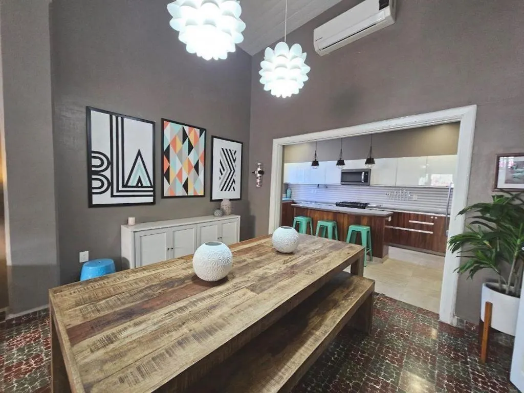 Iconic Centro Retreat Walk To Beach & Dining Mazatlán 0*,